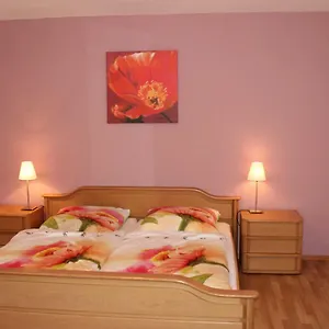  Apartment Zu Den Weinbergen