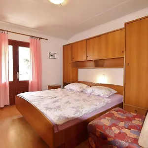https://apartmani-danijela-lopar.primorje-gorskikotar.com